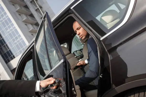 What Are the Benefits of Using an Airport Black Car Service?